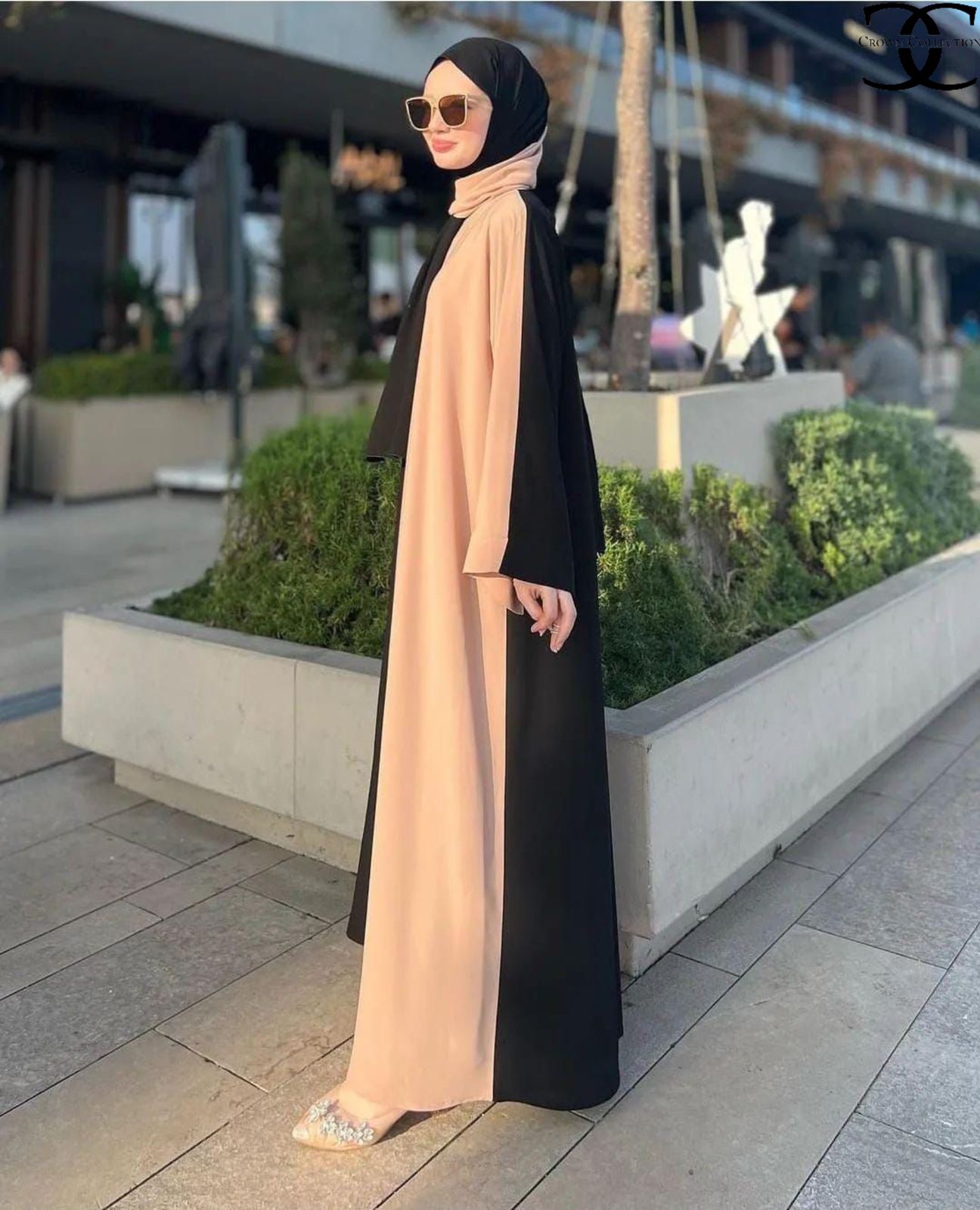 Elegant abaya